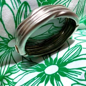 VINTAGE 1970s MONET BRACELET BANGLE SILVER TONE